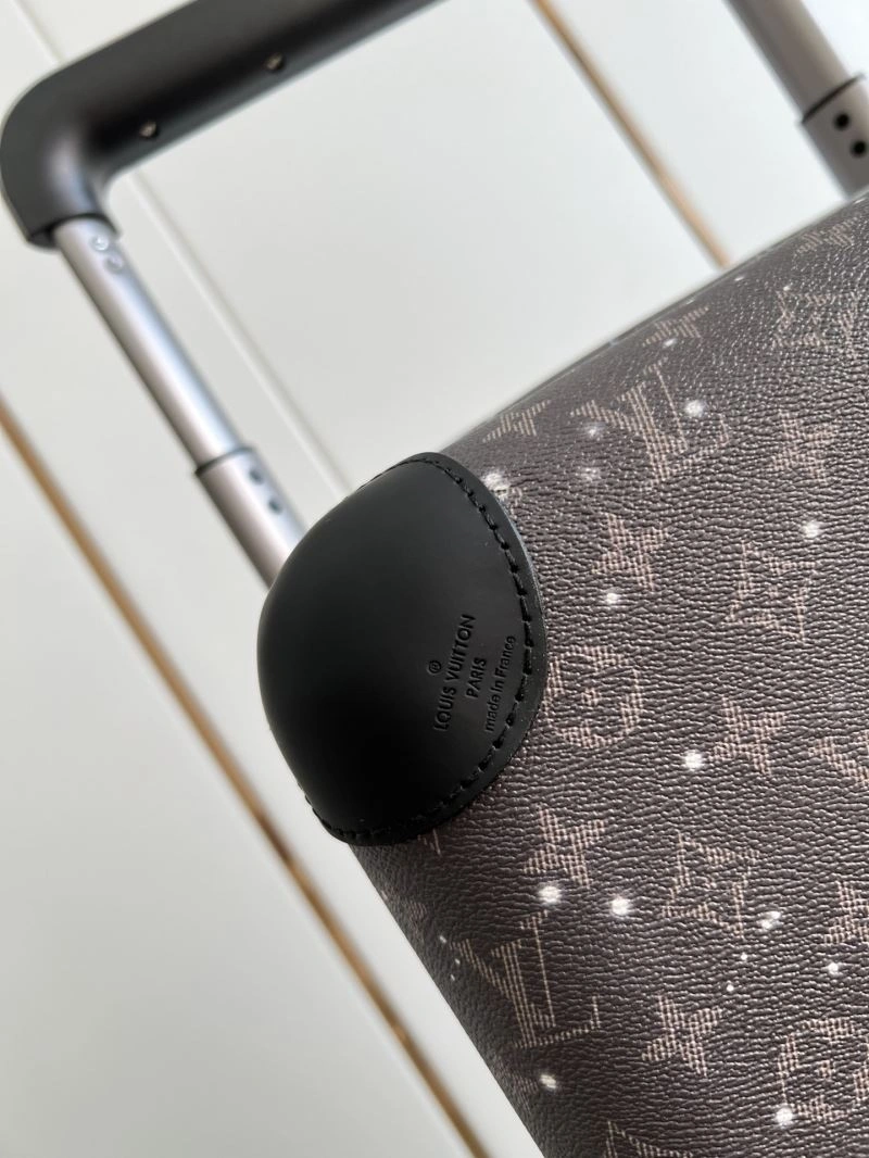 Stretchable Louis Vuitton Suitcase 65577