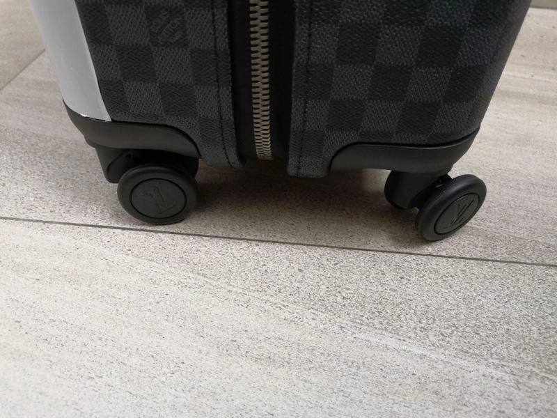 Fashionable Louis Vuitton Suitcase 65606