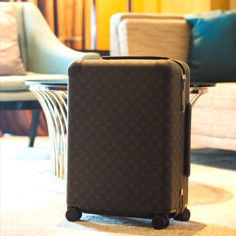 Minimalist Louis Vuitton Suitcase 65536