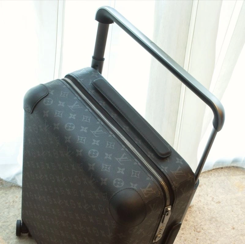 Minimalist Louis Vuitton Suitcase 65536