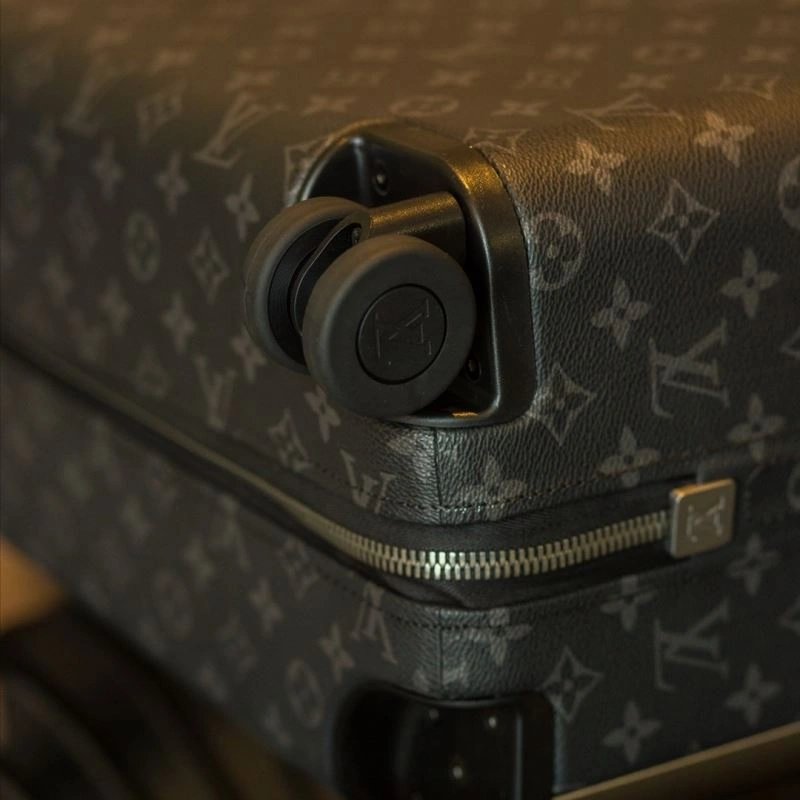 Minimalist Louis Vuitton Suitcase 65536
