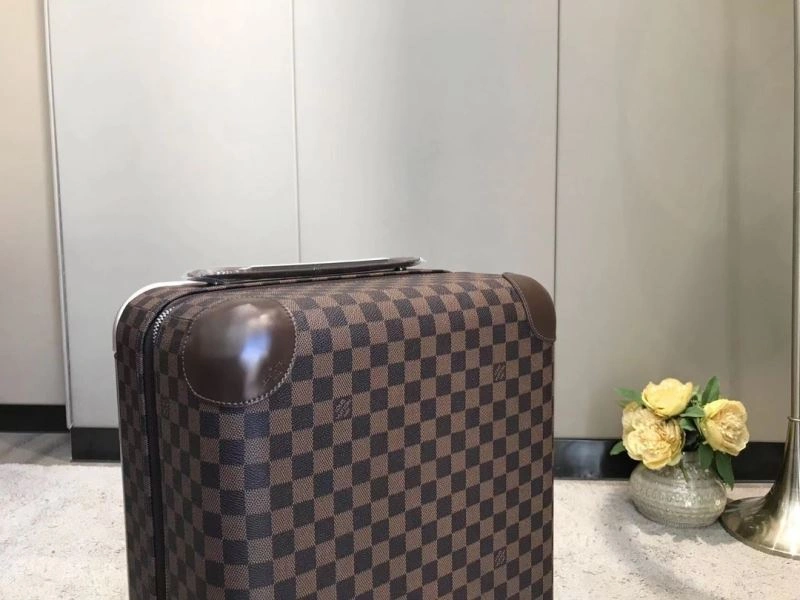 Versatile Louis Vuitton Suitcase 65511