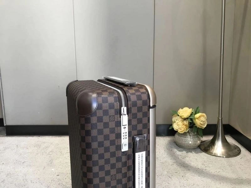 Versatile Louis Vuitton Suitcase 65511