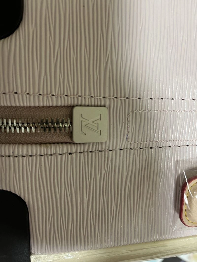 Premium Louis Vuitton Suitcase 65425