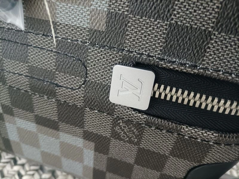 RelaxedFit Louis Vuitton Suitcase 65413