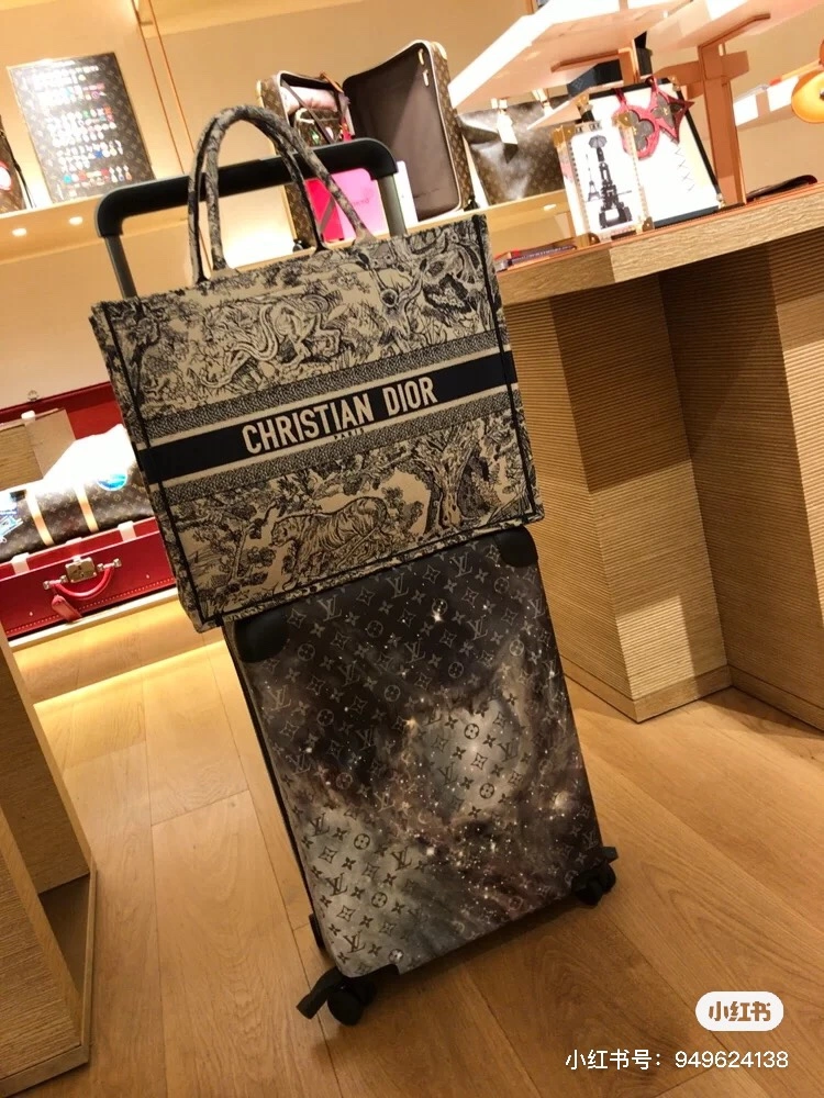Versatile Louis Vuitton Suitcase 65415