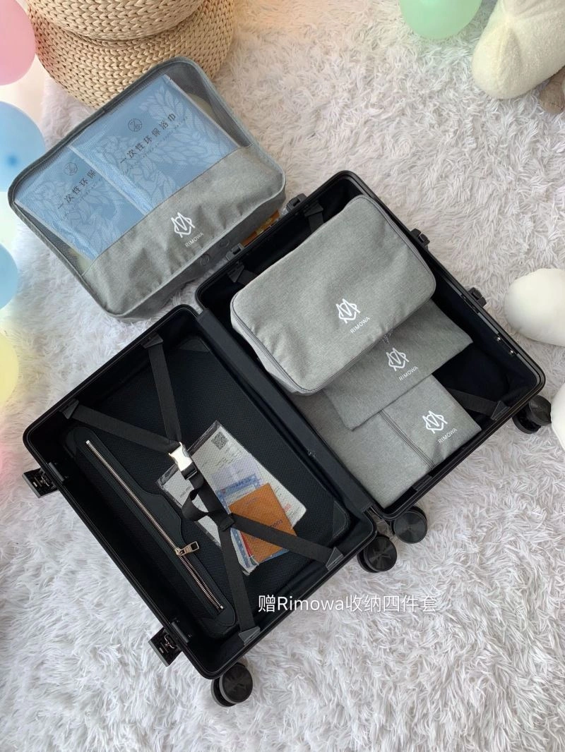 UrbanChic Louis Vuitton Suitcase 65522
