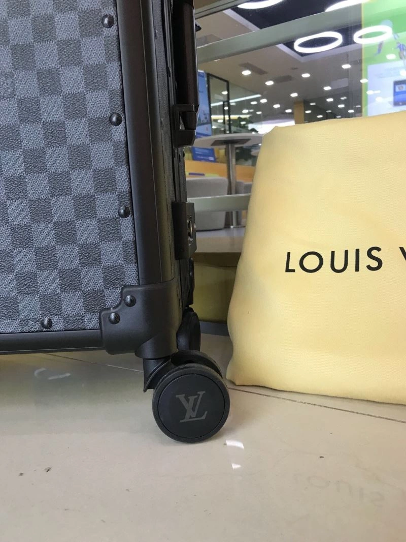 Louis Vuitton Suitcase EyeCatching 71435
