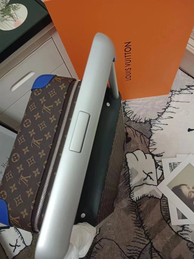Versatile Louis Vuitton Suitcase 71468