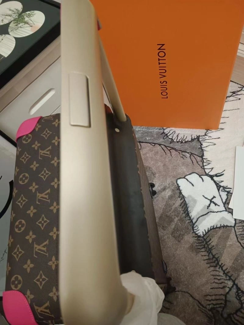MoistureWicking Louis Vuitton Suitcase 71411