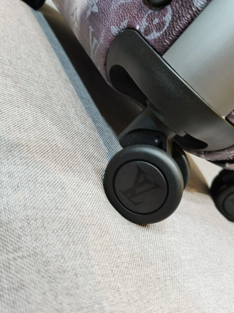 Stretchable Louis Vuitton Suitcase 65367