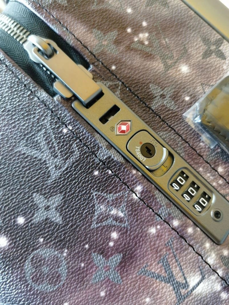 Stretchable Louis Vuitton Suitcase 65367