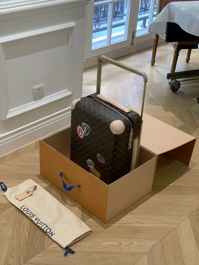 Louis Vuitton Suitcase ModernLook 65272
