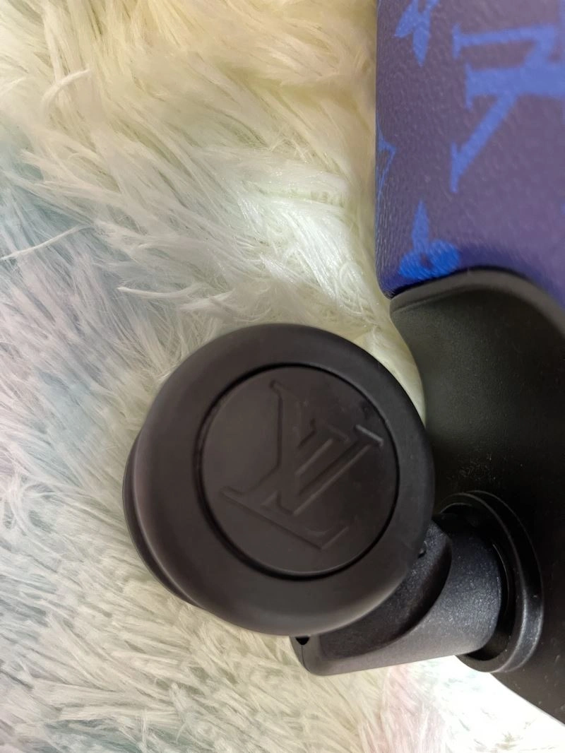 WaterResistant Louis Vuitton Suitcase 65250