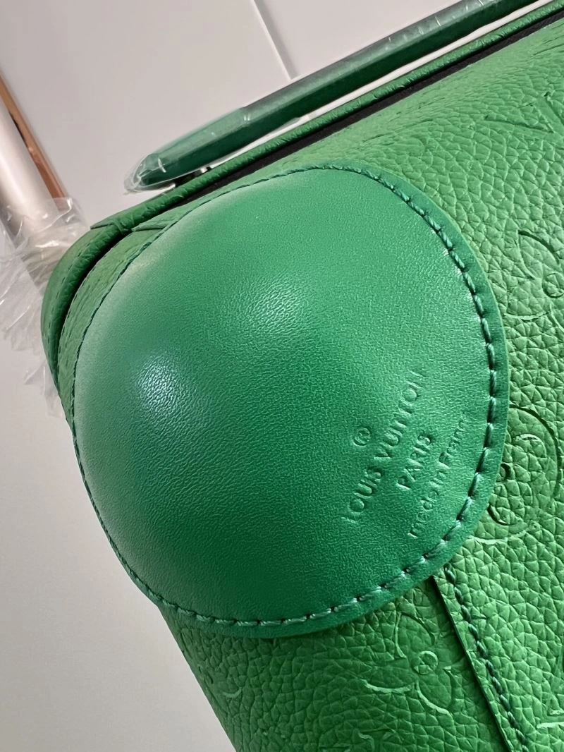 Elegant Louis Vuitton Suitcase 65370