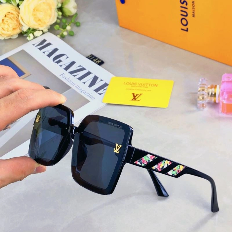 EyeCatching Louis Vuitton Sunglasses 280776