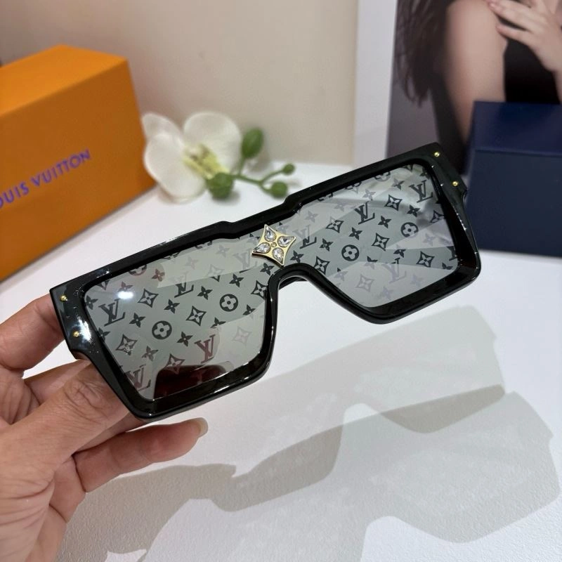 Tailored Louis Vuitton Sunglasses 280731