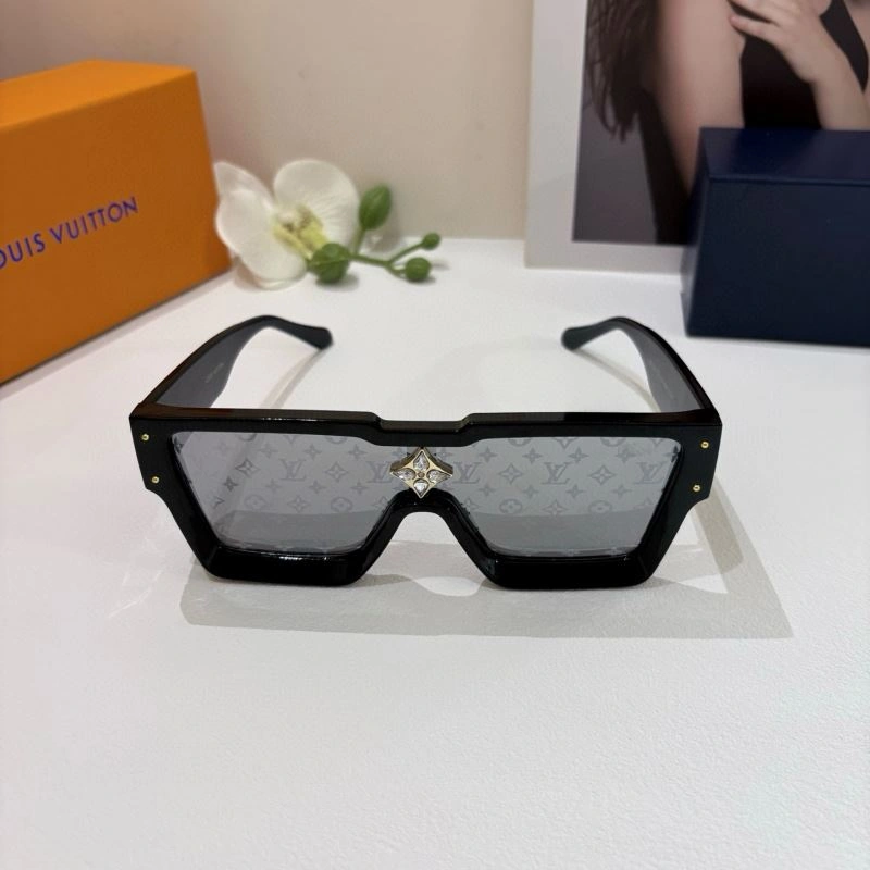 Tailored Louis Vuitton Sunglasses 280731