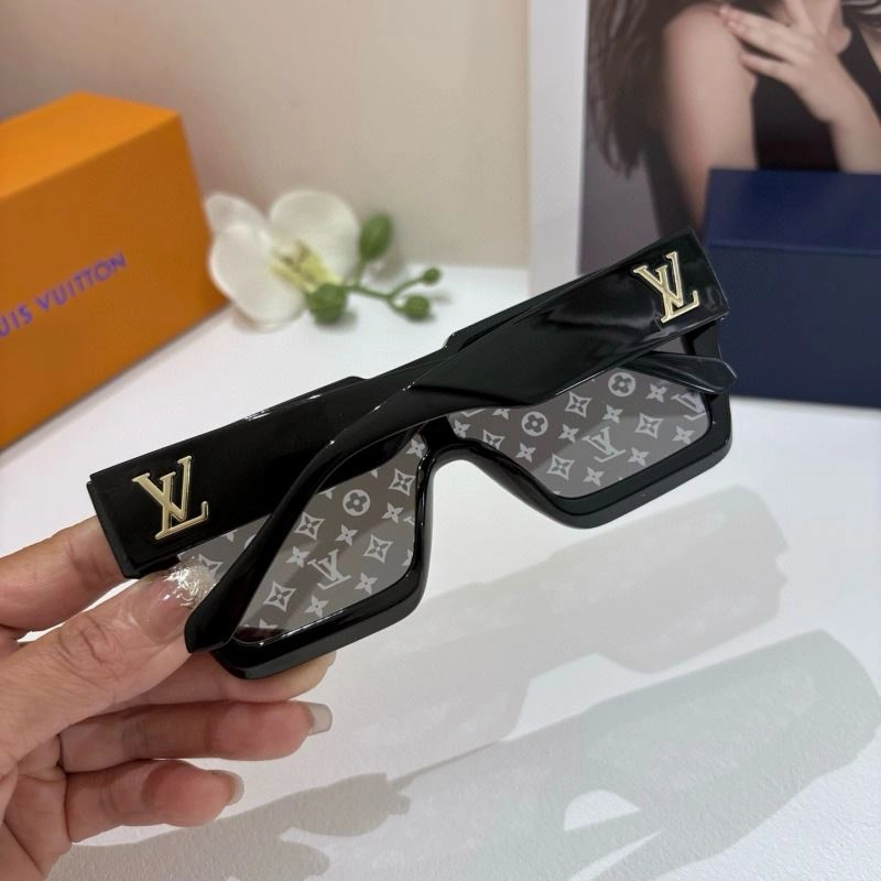 Tailored Louis Vuitton Sunglasses 280731