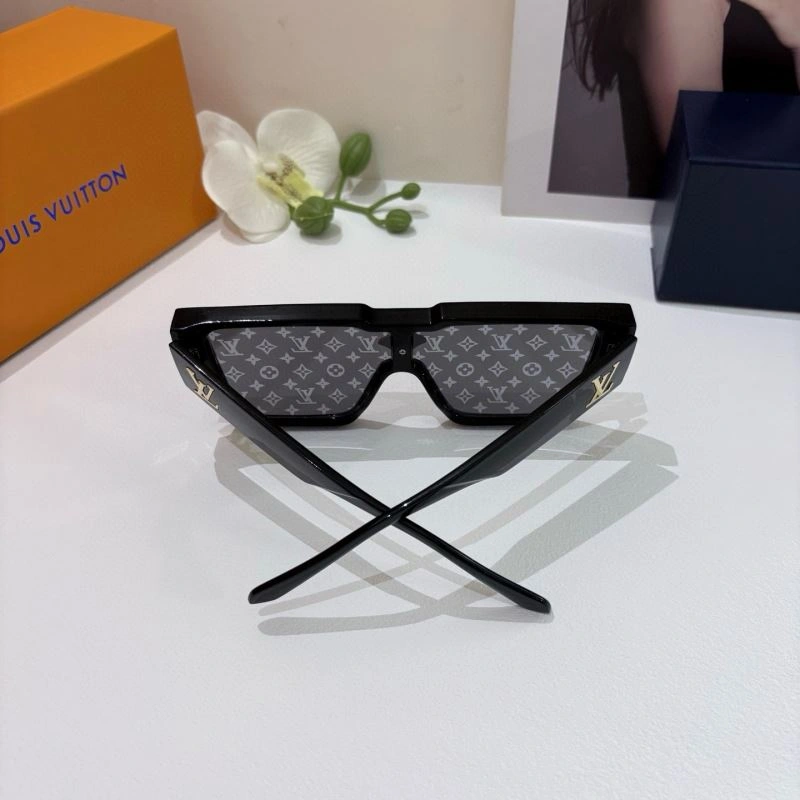 Tailored Louis Vuitton Sunglasses 280731