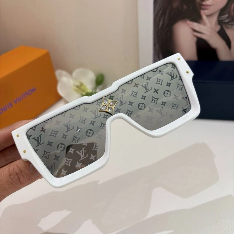 Versatile Louis Vuitton Sunglasses 280732