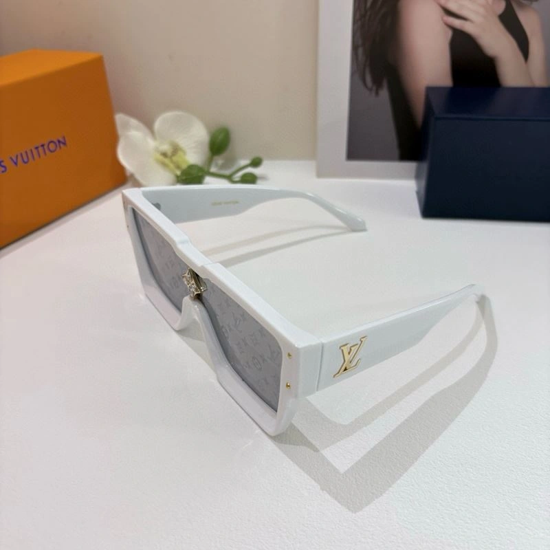 Versatile Louis Vuitton Sunglasses 280732
