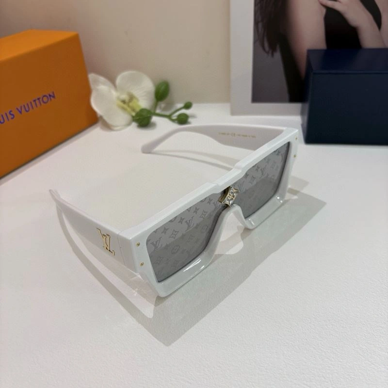 Versatile Louis Vuitton Sunglasses 280732