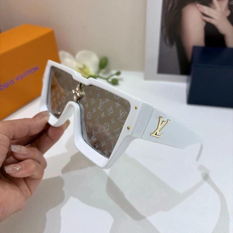 Versatile Louis Vuitton Sunglasses 280732