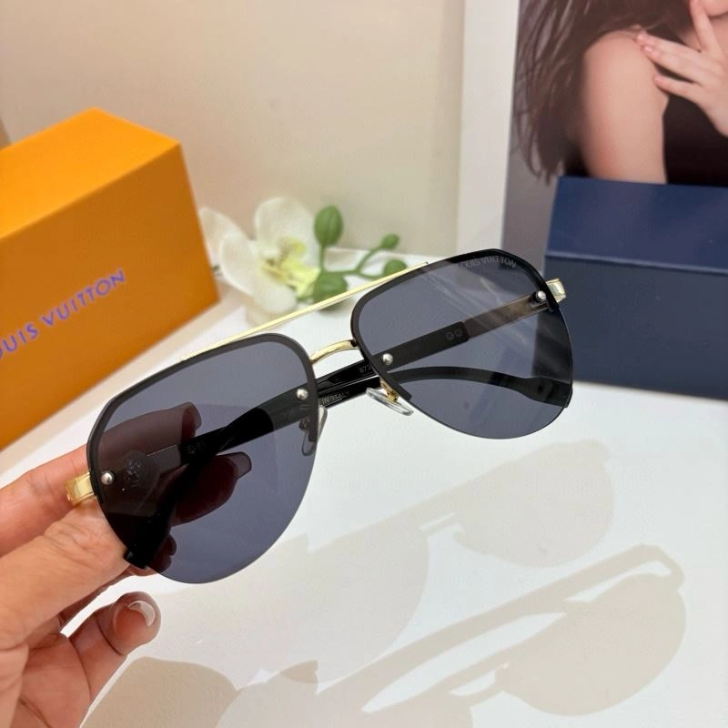 SmoothTexture Louis Vuitton Sunglasses 280739