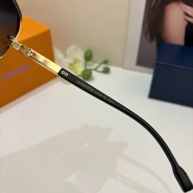 Louis Vuitton Sunglasses UrbanChic 280725