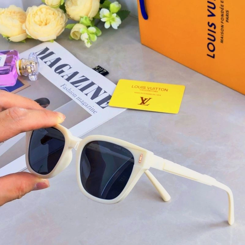 Louis Vuitton Sunglasses Youthful 280720