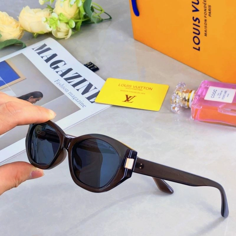 Louis Vuitton Sunglasses Versatile 280718
