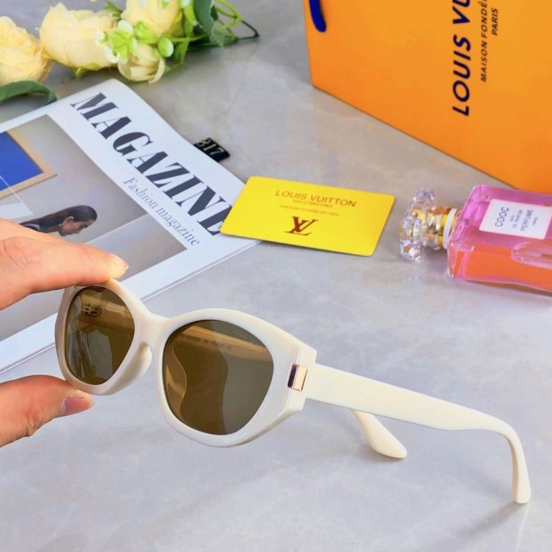 Louis Vuitton Sunglasses Versatile 280718