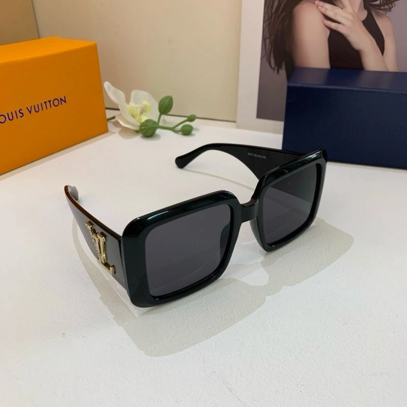 Louis Vuitton Sunglasses EasyMatch 280685
