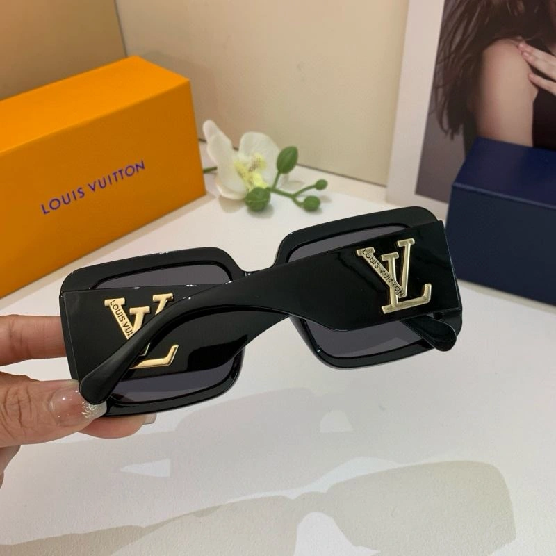 Louis Vuitton Sunglasses EasyMatch 280685