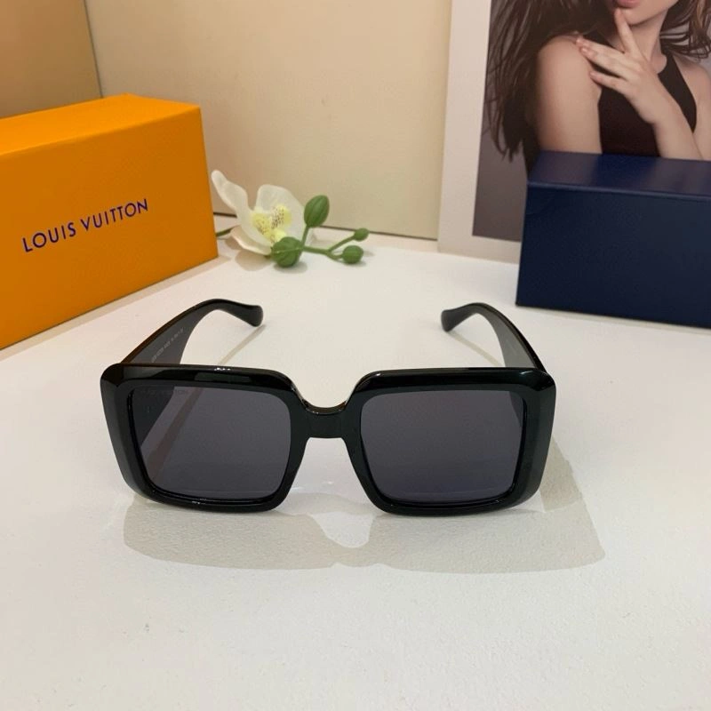 Louis Vuitton Sunglasses EasyMatch 280685