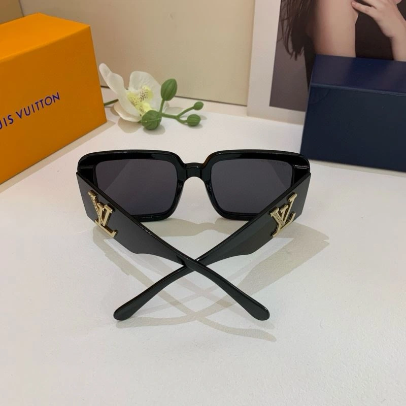 Louis Vuitton Sunglasses EasyMatch 280685