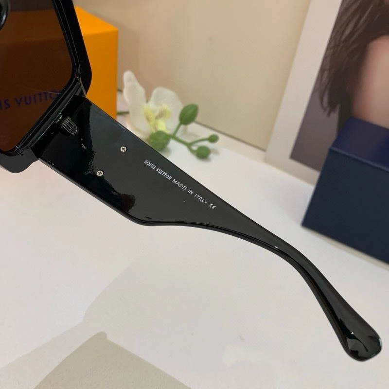 Louis Vuitton Sunglasses EasyMatch 280685