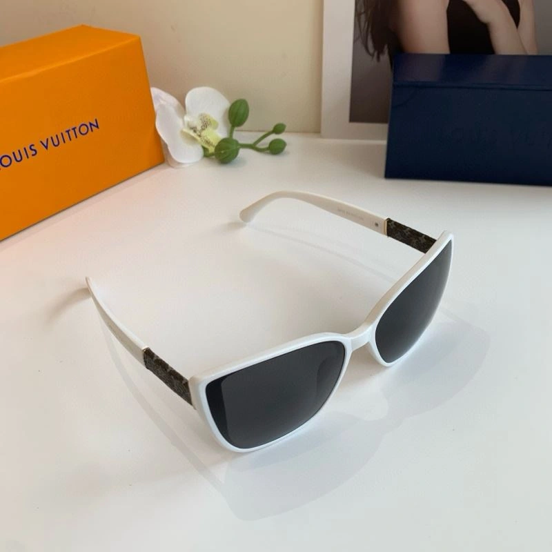 Lightweight Louis Vuitton Sunglasses 280680