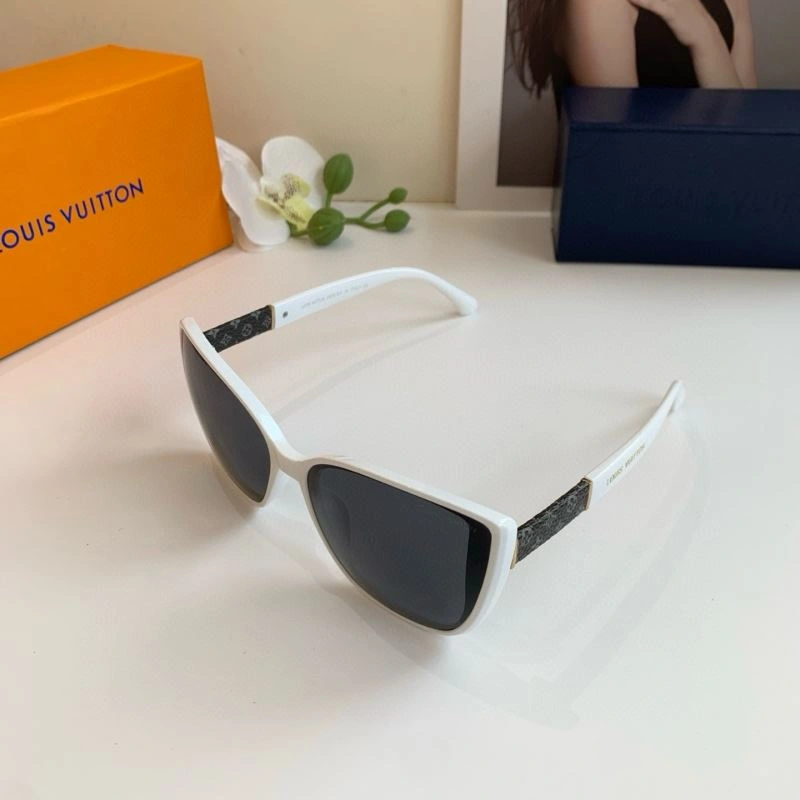Lightweight Louis Vuitton Sunglasses 280680