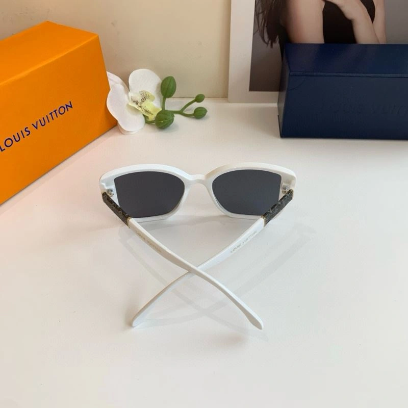 Lightweight Louis Vuitton Sunglasses 280680