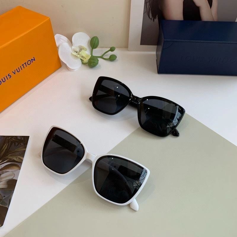 Lightweight Louis Vuitton Sunglasses 280680