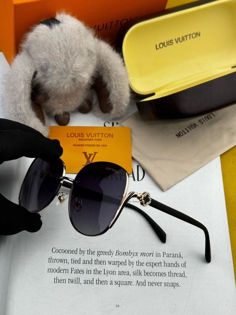 Louis Vuitton Sunglasses Seasonal 280639