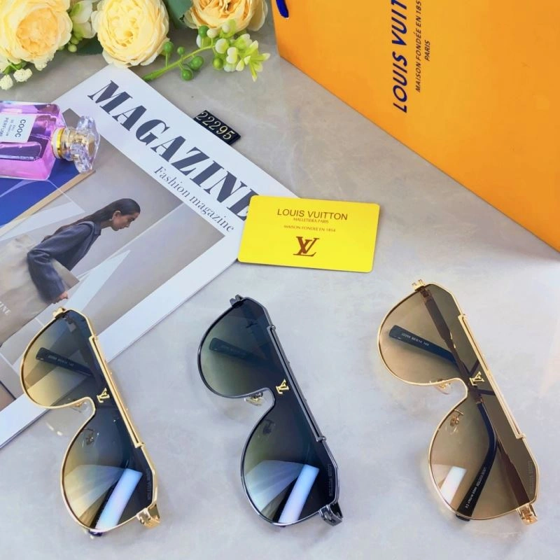 Compact Louis Vuitton Sunglasses 280618