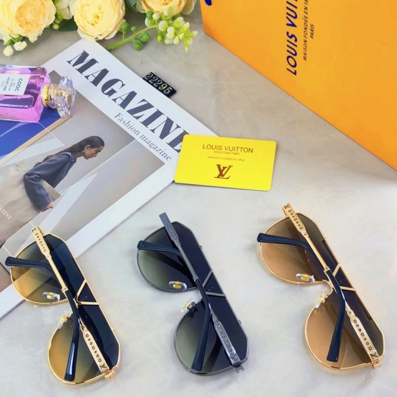 Compact Louis Vuitton Sunglasses 280618