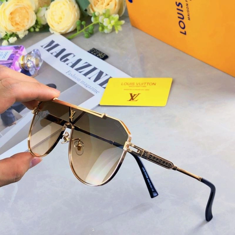 Compact Louis Vuitton Sunglasses 280618