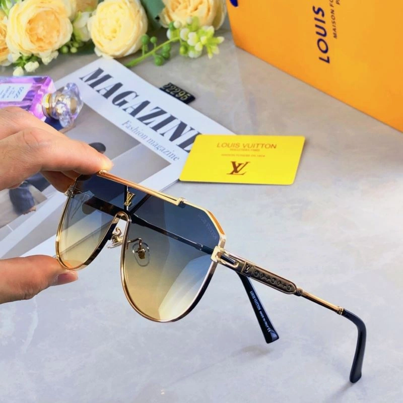 Compact Louis Vuitton Sunglasses 280618