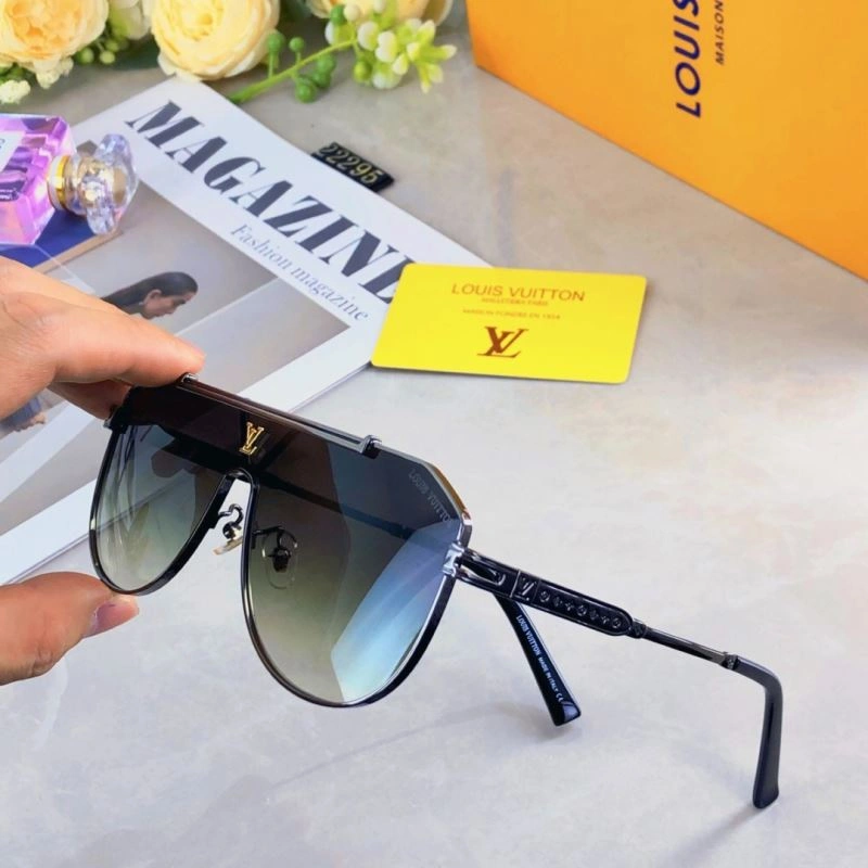 Compact Louis Vuitton Sunglasses 280618