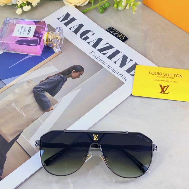 Compact Louis Vuitton Sunglasses 280618