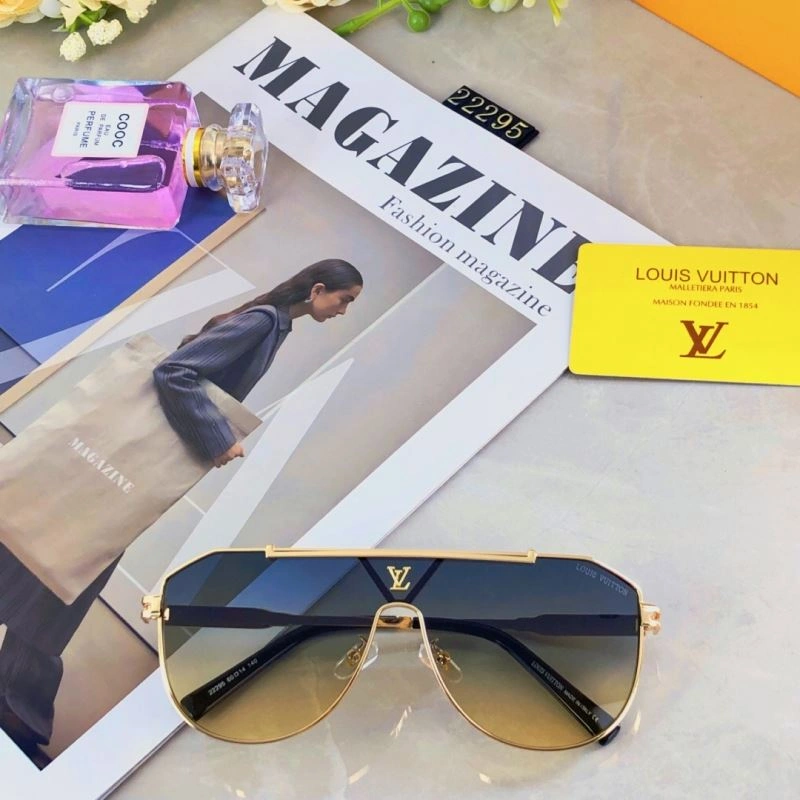 Compact Louis Vuitton Sunglasses 280618
